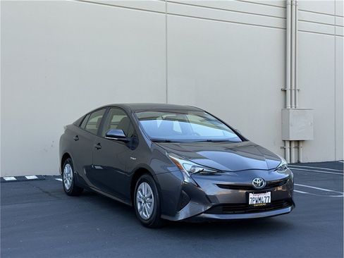 Used 2016 Toyota Prius Two FWD image 3