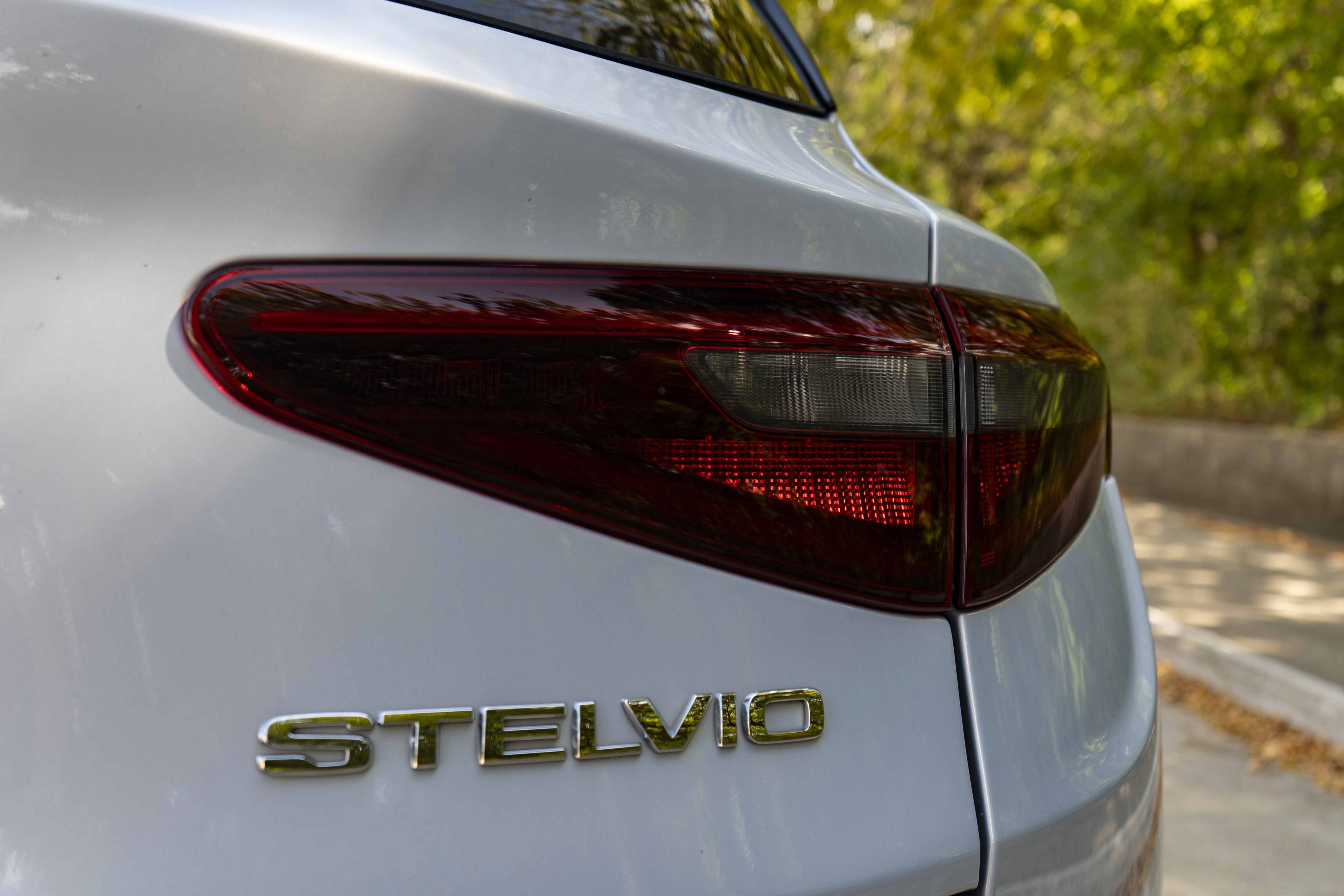 Used 2022 Alfa Romeo Stelvio Ti AWD/4WD image 13
