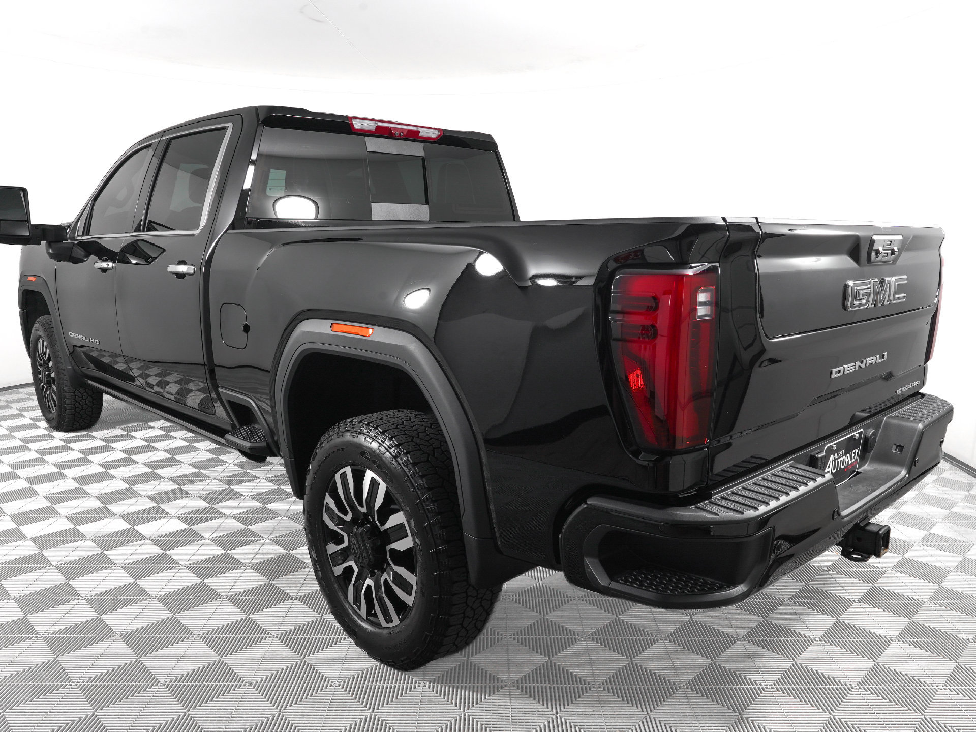 Used 2026 GMC Sierra 2500 Denali Ultimate AWD/4WD image 9