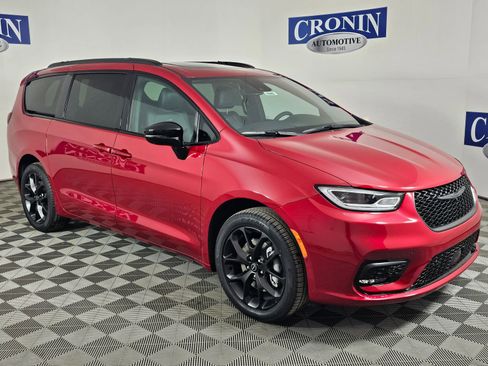 New 2026 Chrysler Pacifica Select image 6
