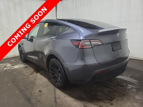 Used 2023 Tesla Model Y Long Range AWD/4WD image 3