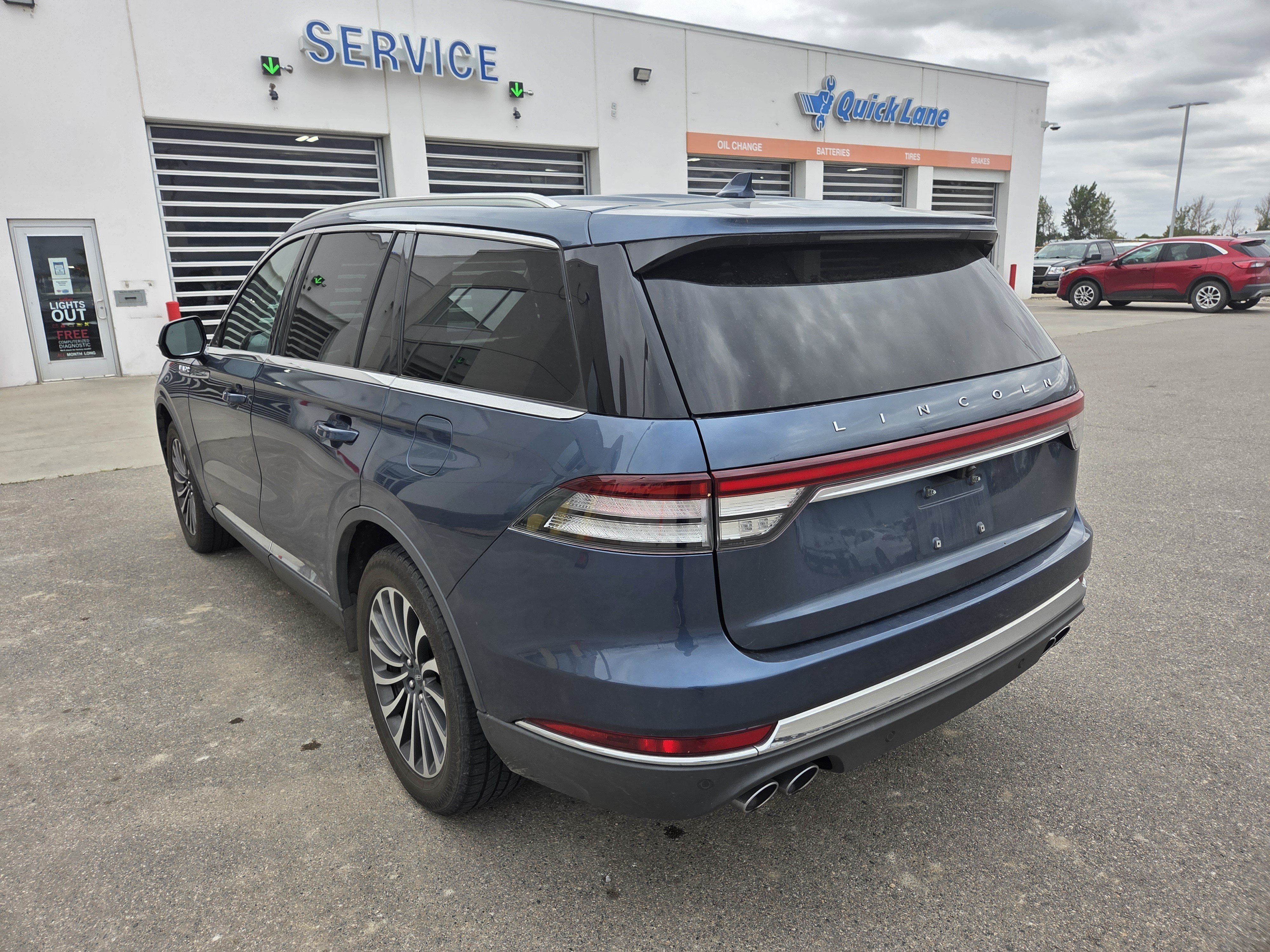 Used 2020 Lincoln Aviator Reserve AWD/4WD image 4