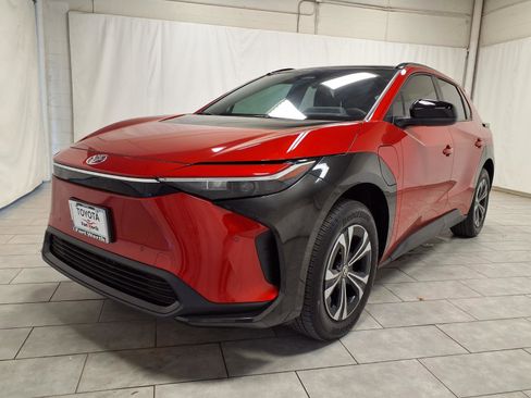 Used 2025 Toyota bZ4X XLE w/ Weather Package image 3