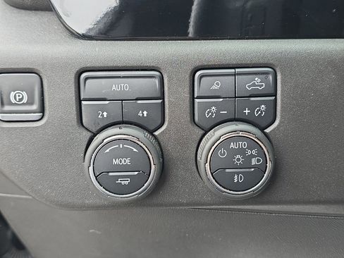 Used 2025 Chevrolet Silverado 1500 LTZ image 28