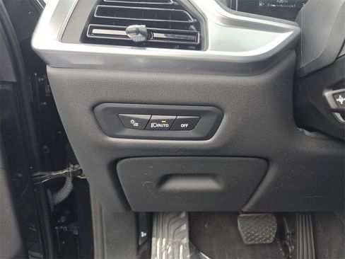 Used 2025 BMW X5 sDrive40i w/ Premium Package image 22