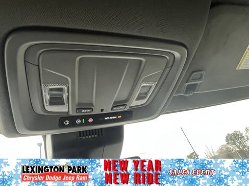 Used 2024 Chevrolet Silverado 2500 LT w/ Convenience Package image 24