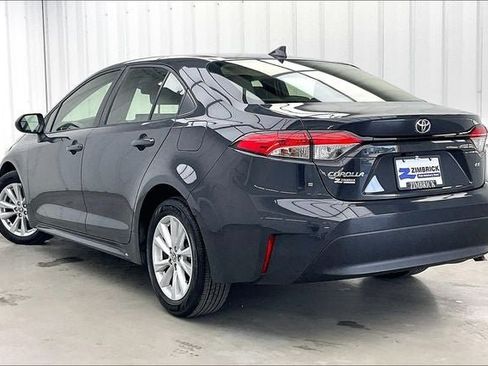 Used 2023 Toyota Corolla LE w/ LE Premium Package FWD image 11