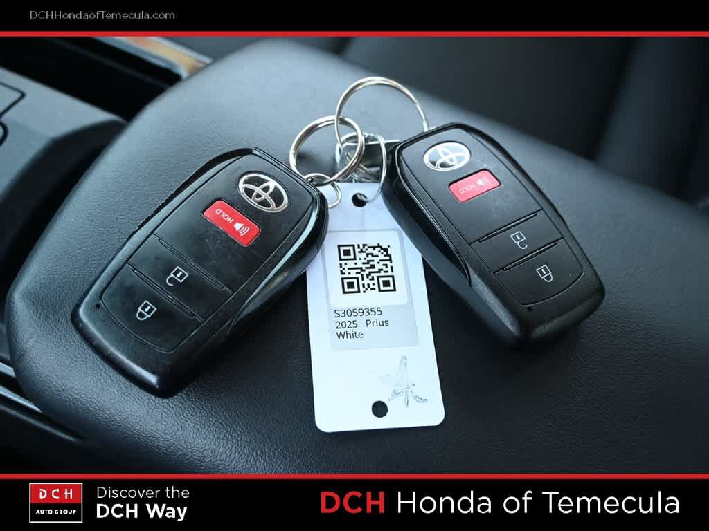 Used 2025 Toyota Prius XLE FWD image 15