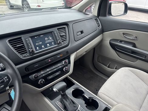 Used 2021 Kia Sedona LX image 37