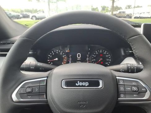Used 2025 Jeep Compass Limited AWD/4WD image 19