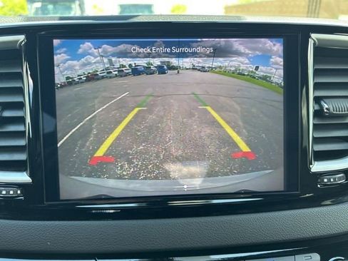 Used 2025 Chrysler Pacifica Select FWD image 45