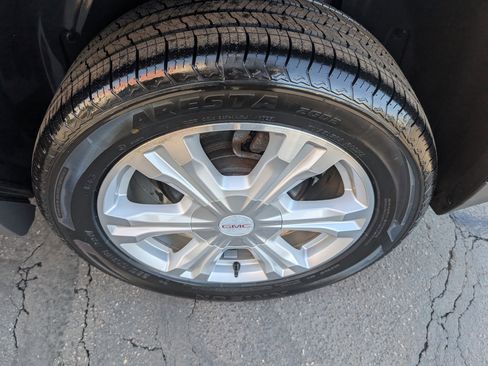 Used 2017 GMC Terrain SLE w/ Convenience Package image 9