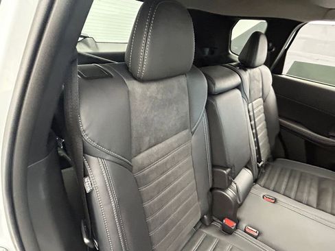 New 2025 Mitsubishi Outlander SE image 38