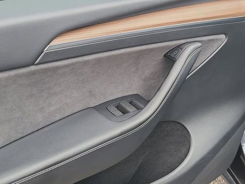 Used 2024 Tesla Model Y Performance image 20