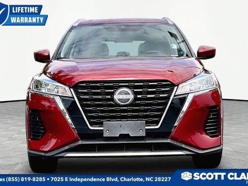 Used 2022 Nissan Kicks SV FWD image 2