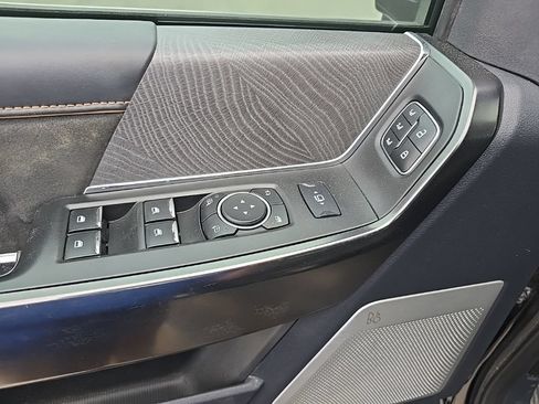 Used 2023 Ford F250 Platinum AWD/4WD image 11