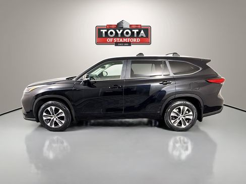 Used 2023 Toyota Highlander XLE AWD/4WD image 4