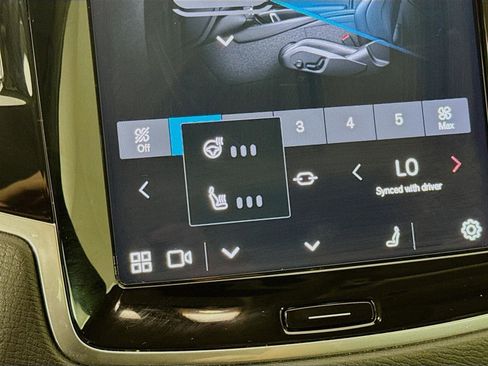 Used 2024 Volvo XC90 B6 Plus image 24