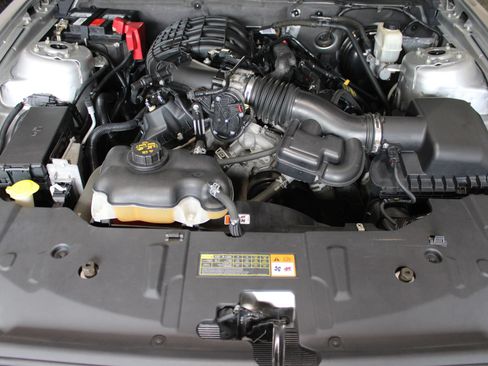 Used 2013 Ford Mustang Coupe RWD image 32