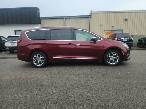 Used 2019 Chrysler Pacifica Limited FWD image 2