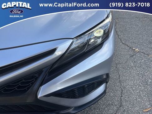 Used 2024 Toyota Camry SE image 11
