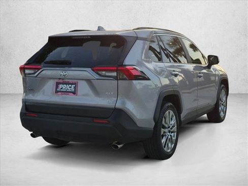 Used 2019 Toyota RAV4 XLE Premium FWD image 5