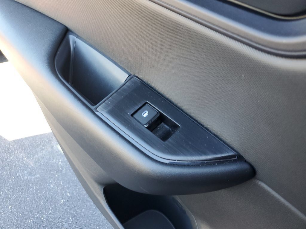 Used 2024 Nissan Rogue S AWD/4WD image 15