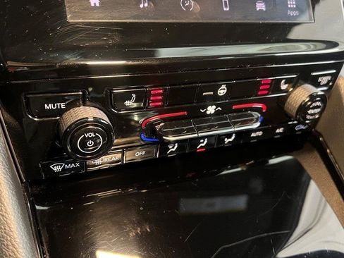 Used 2023 Jeep Grand Cherokee Altitude image 46