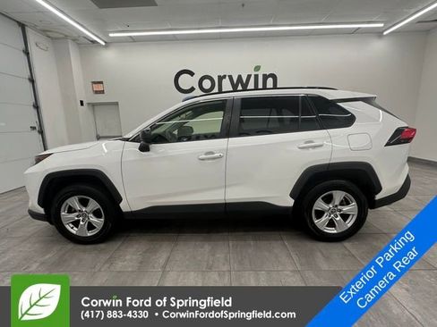 Used 2019 Toyota RAV4 LE image 2