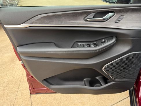 New 2025 Jeep Grand Cherokee L Limited w/ Luxury Tech Group II AWD/4WD image 6