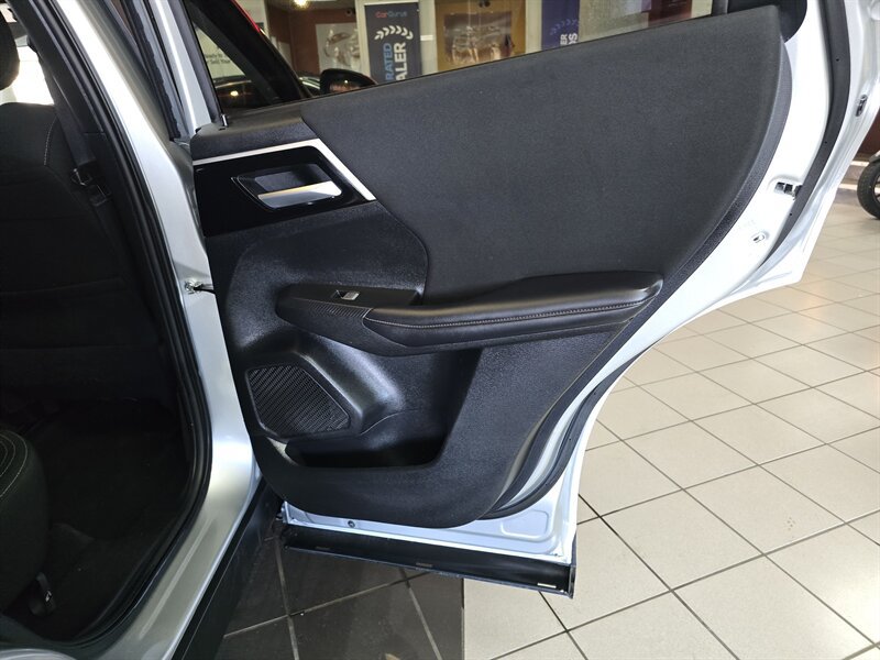 Used 2024 Mitsubishi Outlander ES FWD image 15