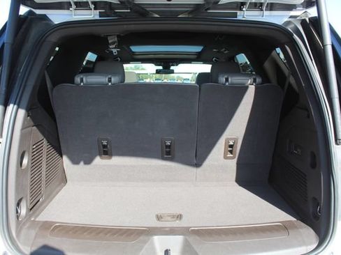 Used 2022 Chevrolet Tahoe LT w/ Luxury Package AWD/4WD image 6