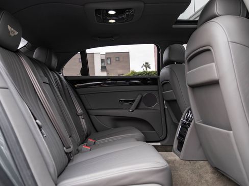 Used 2018 Bentley Flying Spur V8 image 35