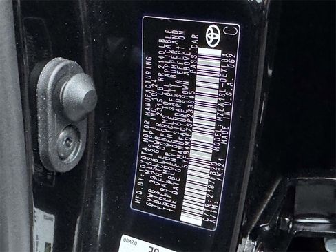 Used 2025 Toyota Corolla LE image 26