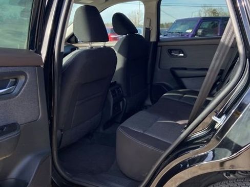 Used 2022 Nissan Rogue SV image 11