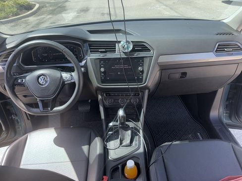 Used 2020 Volkswagen Tiguan SEL FWD image 16