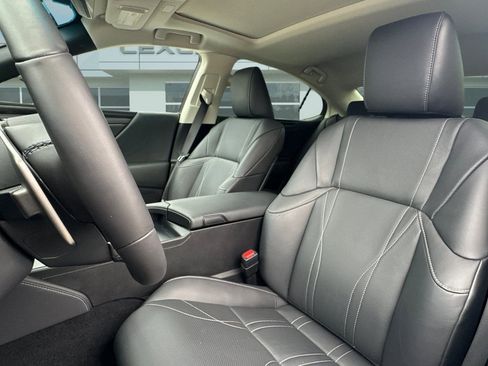 Certified 2025 Lexus ES 300h w/ Luxury Package image 22