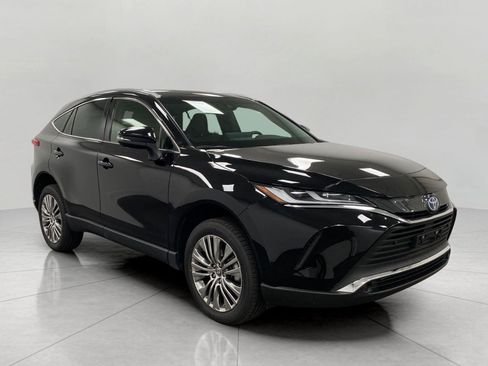 Used 2022 Toyota Venza XLE AWD/4WD image 1