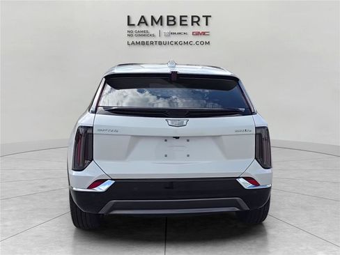 Used 2025 Cadillac Optiq Luxury 2 w/ LPO, Floor Liner Package AWD/4WD image 4