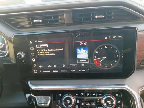 Used 2025 GMC Sierra 2500 Denali Ultimate AWD/4WD image 8