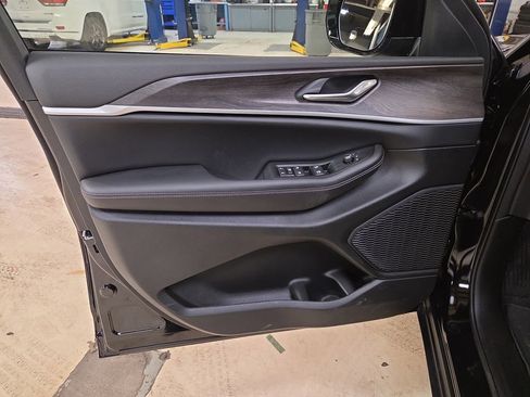 New 2026 Jeep Grand Cherokee Laredo image 10