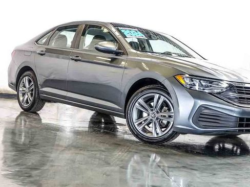 Used 2024 Volkswagen Jetta SE FWD image 5