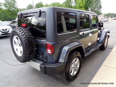 Used 2017 Jeep Wrangler Unlimited Sahara w/ Quick Order Package 24E Chief AWD/4WD image 3