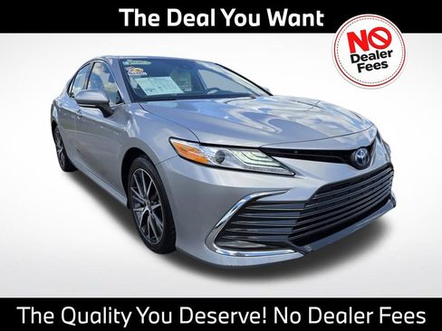 Used 2023 Toyota Camry XLE FWD image 1