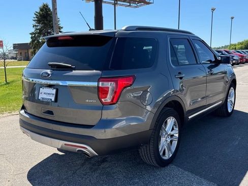 Used 2017 Ford Explorer XLT w/ Equipment Group 202A AWD/4WD image 38