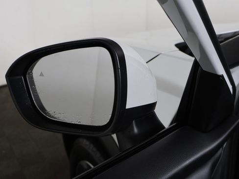 Used 2024 Nissan Rogue SV image 29