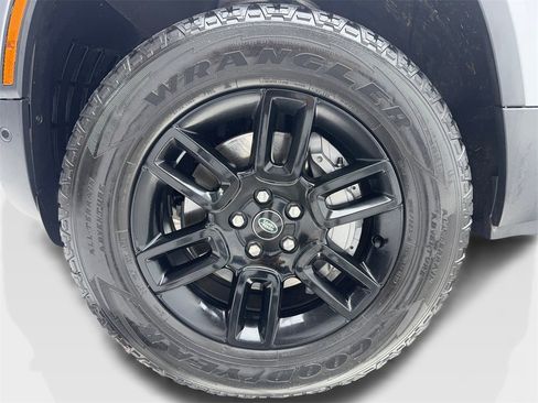 Used 2023 Land Rover Defender 110 SE image 56