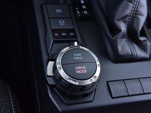 Used 2025 Toyota 4Runner SR5 image 17