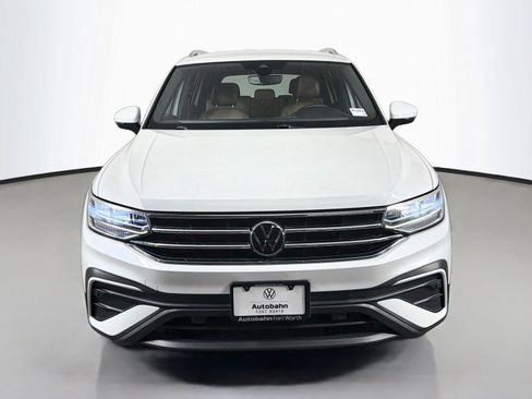 Used 2023 Volkswagen Tiguan SE FWD image 2