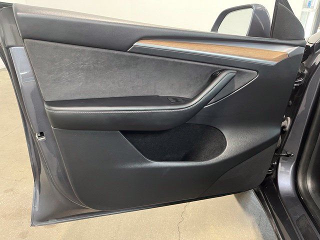 Used 2023 Tesla Model Y Long Range AWD/4WD image 25